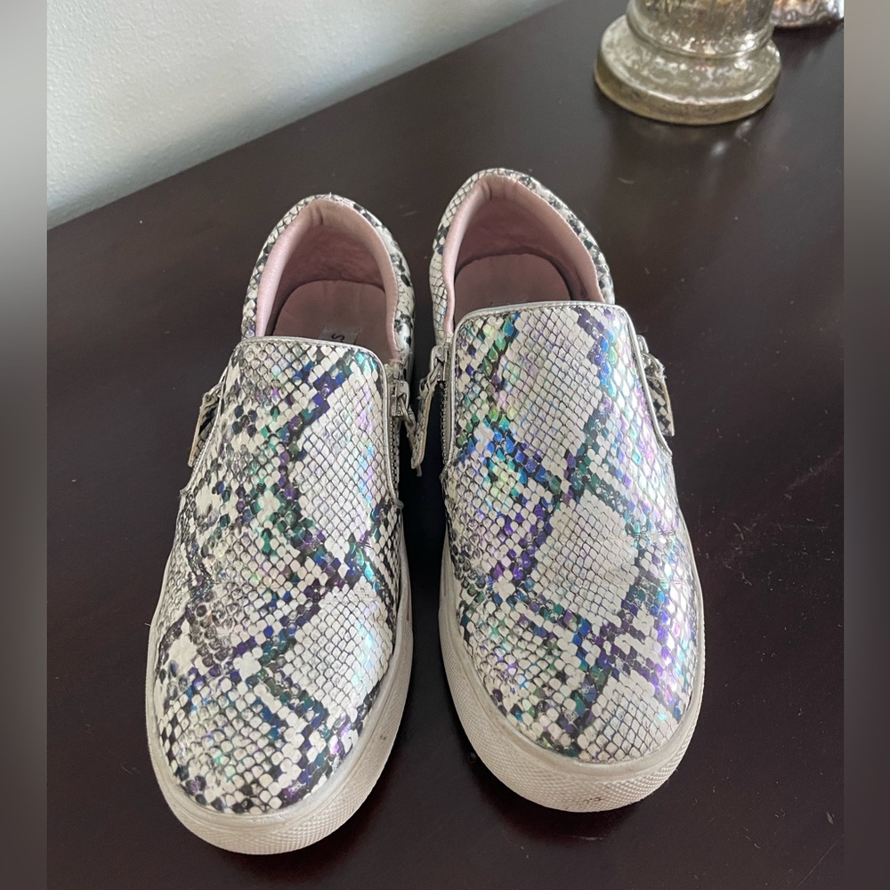 Steve Madden- JGlamm Sneaker, Kids Size 4